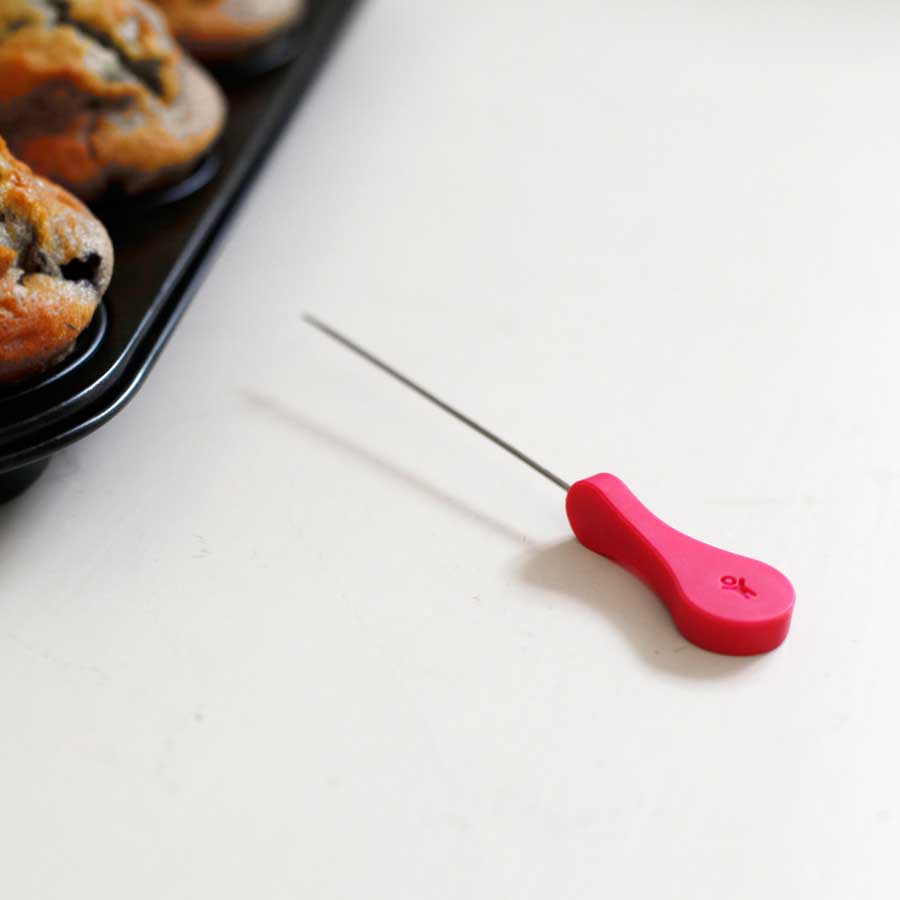 Self Standning Potato And Cake Tester Air - Black. 13x2,1x1 cm. Silicone, stainless steel - 2