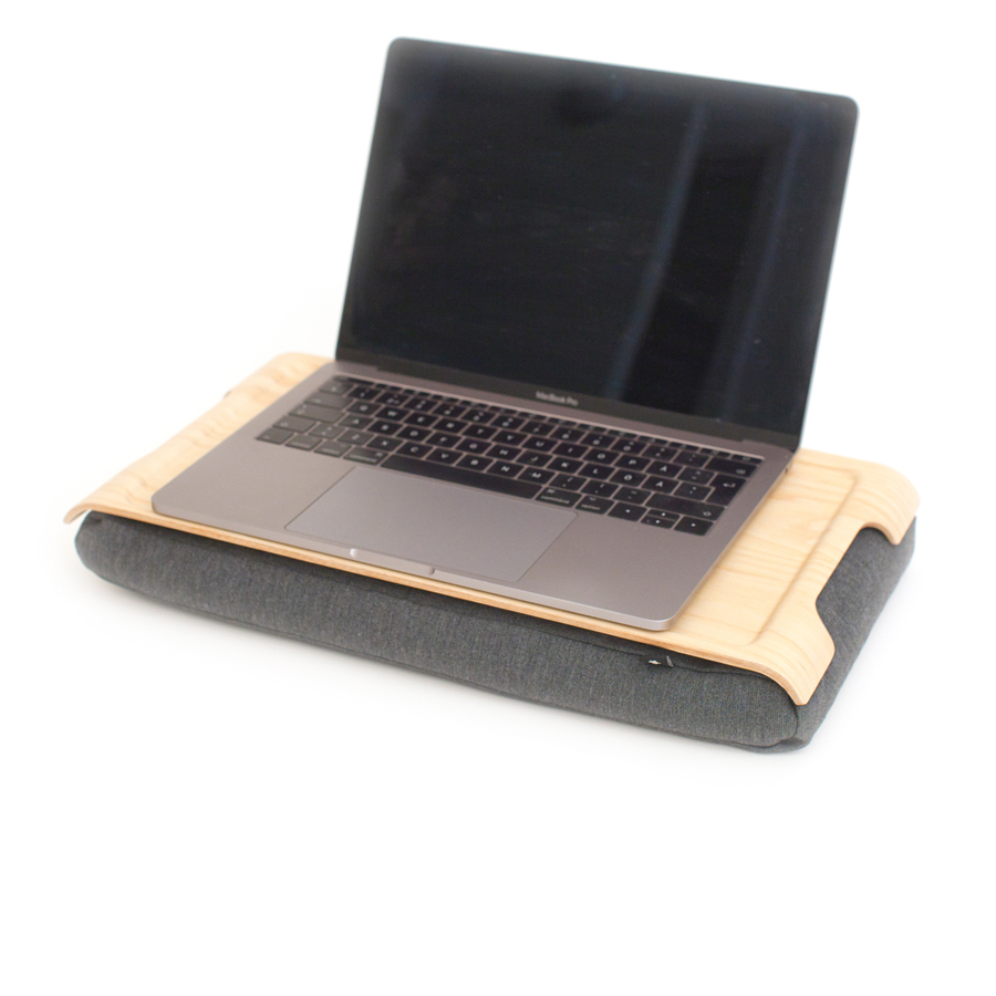 Mini Laptray Anti-Slip. Ash wood
&amp; Salt &amp; Pepper Gray cushion
Non-slip surface