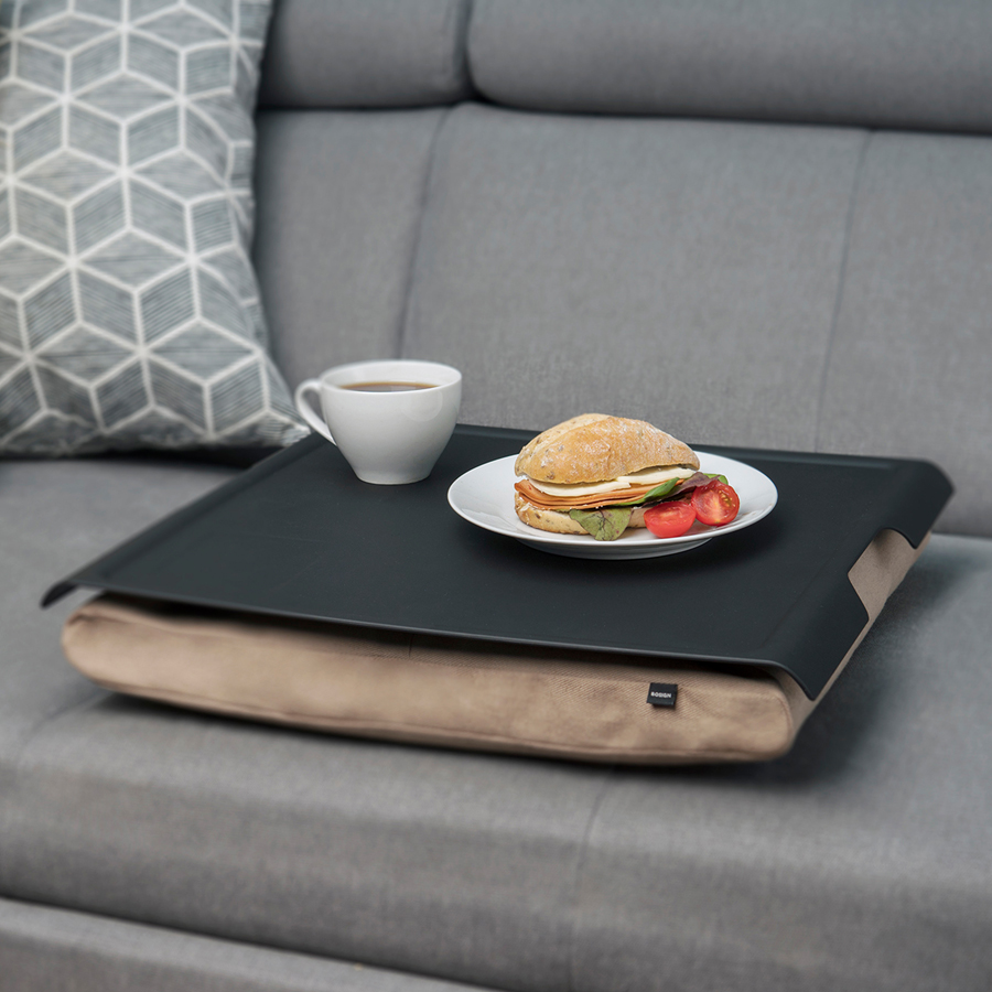 Laptray Anti-Slip
Black tray. Natural cushion.. Matte non-slip surface