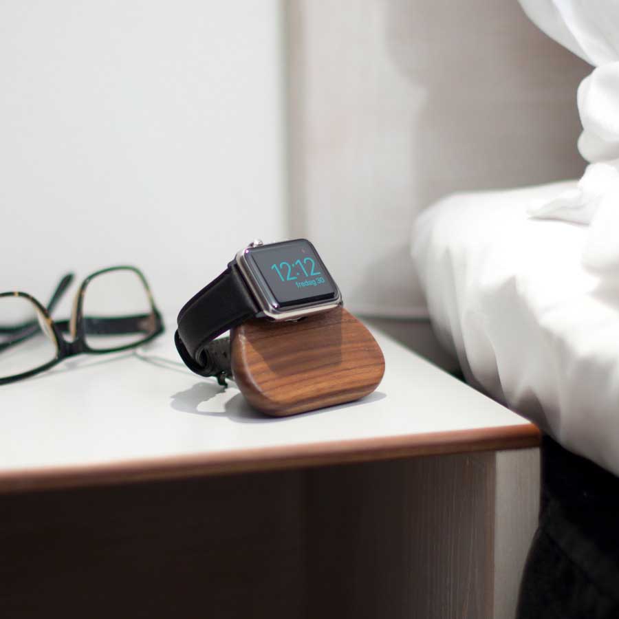 Bosign Apple Watch Charging Station - Tetra Nightstand -  6x6x8 cm. Walnut wood (oiled) (Juglans Nigra L, USA) - 3