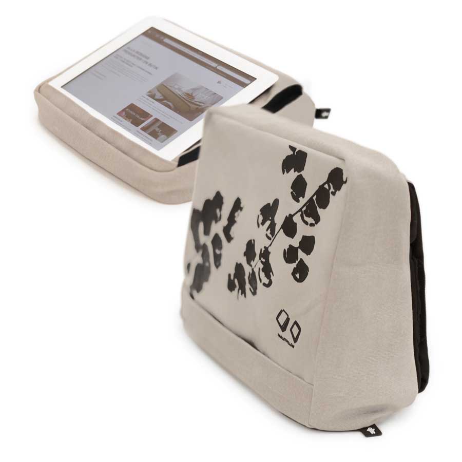 Tabletpillow 2 with inner pocket for iPad/tablet PC - Cream/Black. 27x9,5x22 cm.Cotton, silicone