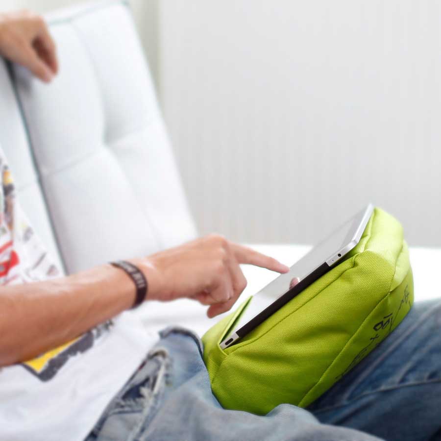 Tabletpillow Hitech 2 with inner pockets for iPad/tablet PC - Lime Green/Black. 27x9,5x22 cm. Polyester, silicone - 2