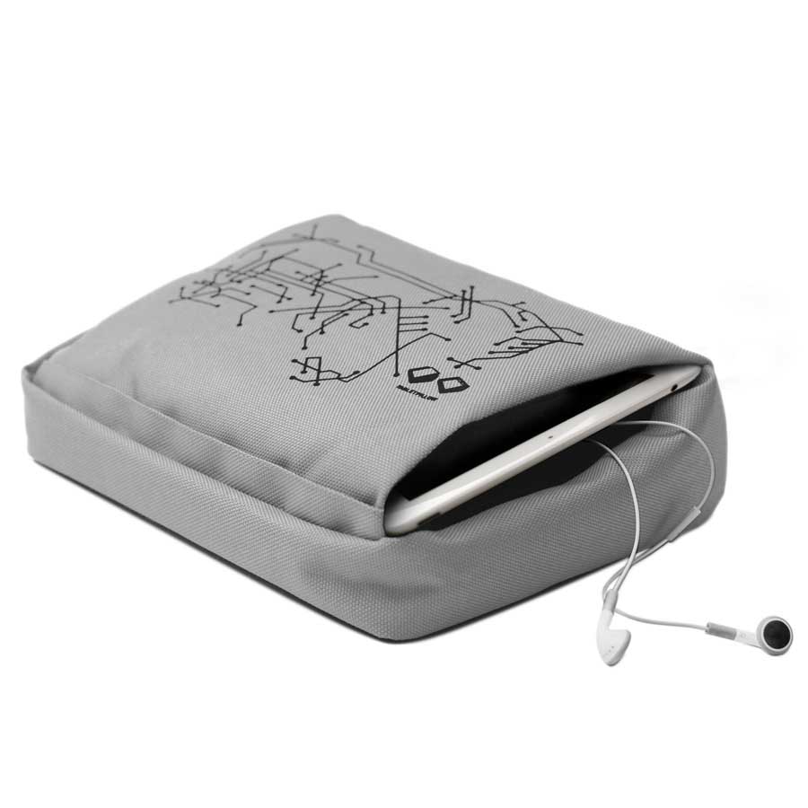 Tabletpillow Hitech 2 for iPad/tablet PC. Two inner pockets
Graphite Silver / Black. Polyester/Silicone