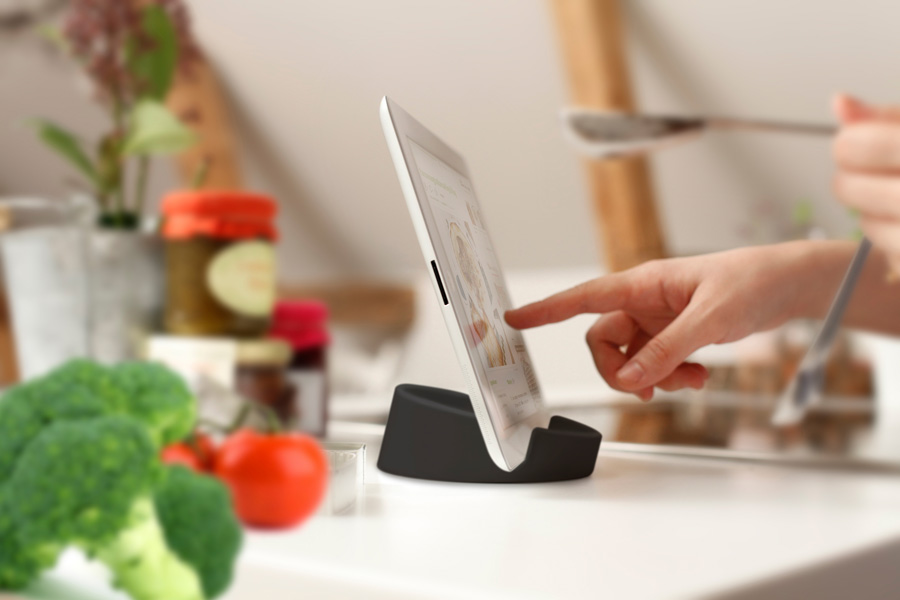 Kitchen Tablet Stand. Cookbook stand for iPad/tablet PC - Black. ø11,4 cm, 4,5 cm high. Silicone - 3