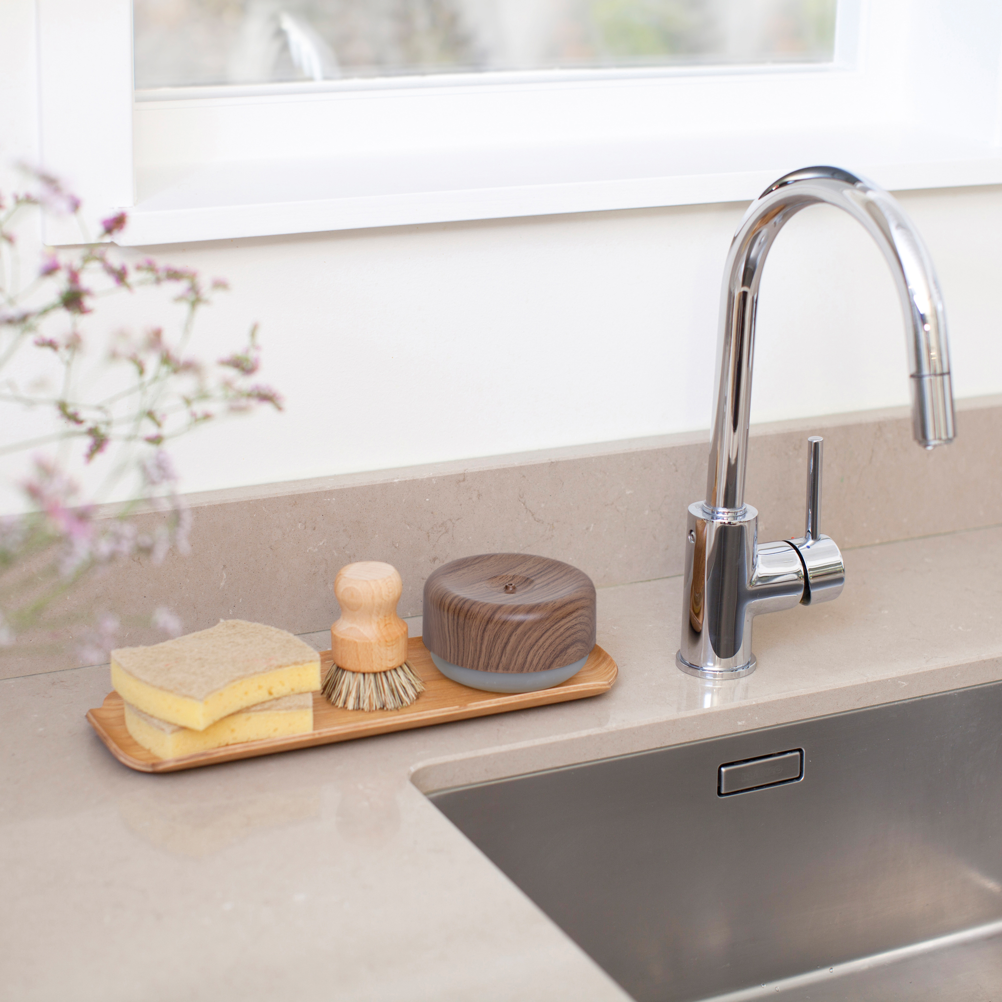 Sustainable Dish Soap Dispenser Do-Dish™ - Dark Wood Decor/Light Gray. ø11x6,5 cm. PET, plastic, silicone - 9