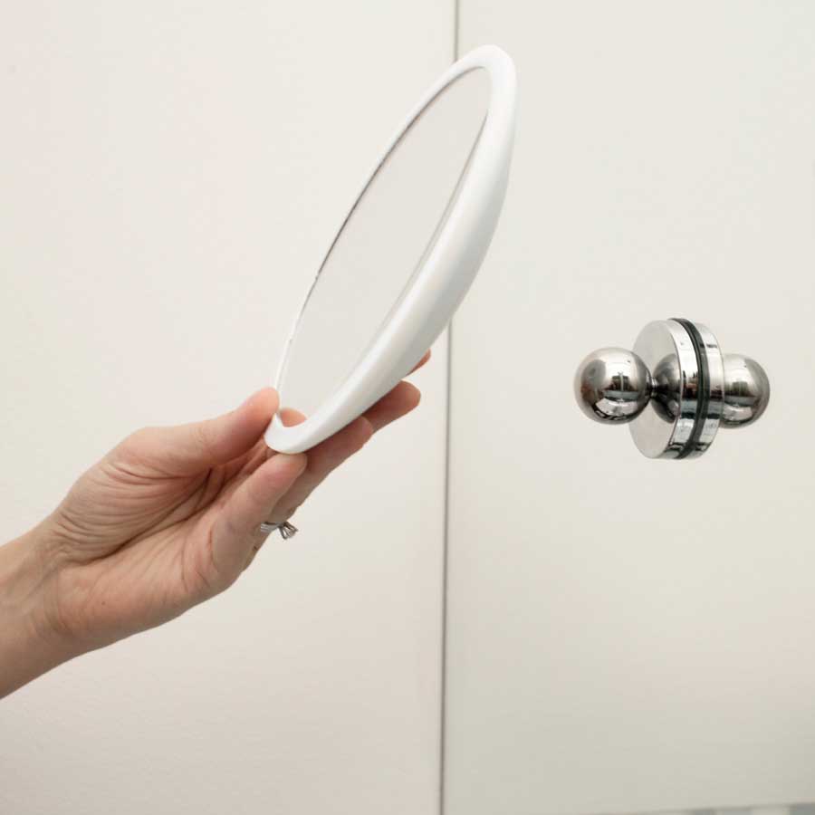 Detachable Make-up Mirror X10. AirMirror™ PLUS. Hidden suction cup fitting. Magnetic fastener. White. ø 16,5 cm, 3 cm depth. Glass. Silicone - 1