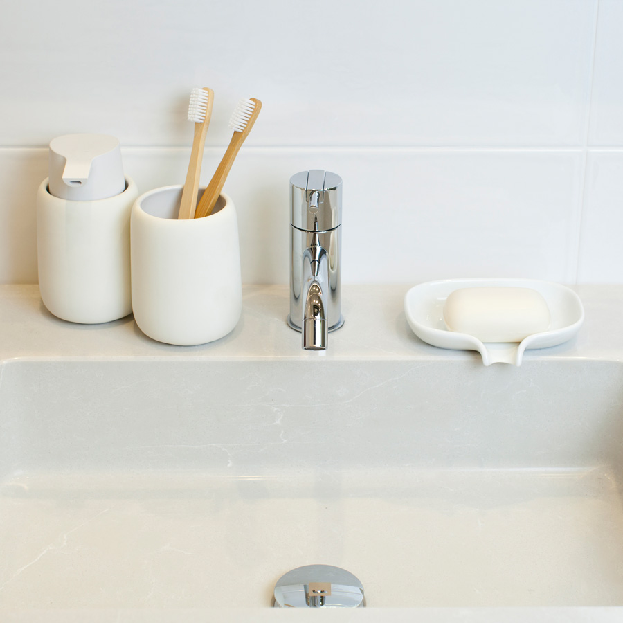 Porcelain Soap Saver Dish with Draining Spout - White. 13,5x10,5x2,5 cm. Porcelain - 5